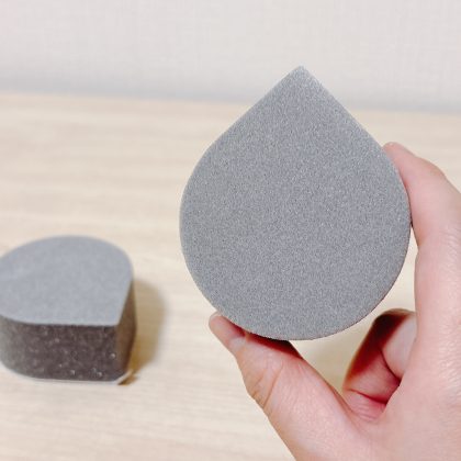 【ニトリのおすすめ】洗面台にペタッ！掃除のハードルがぐんと下がる「貼りつく洗面台スポンジ（シズク）」