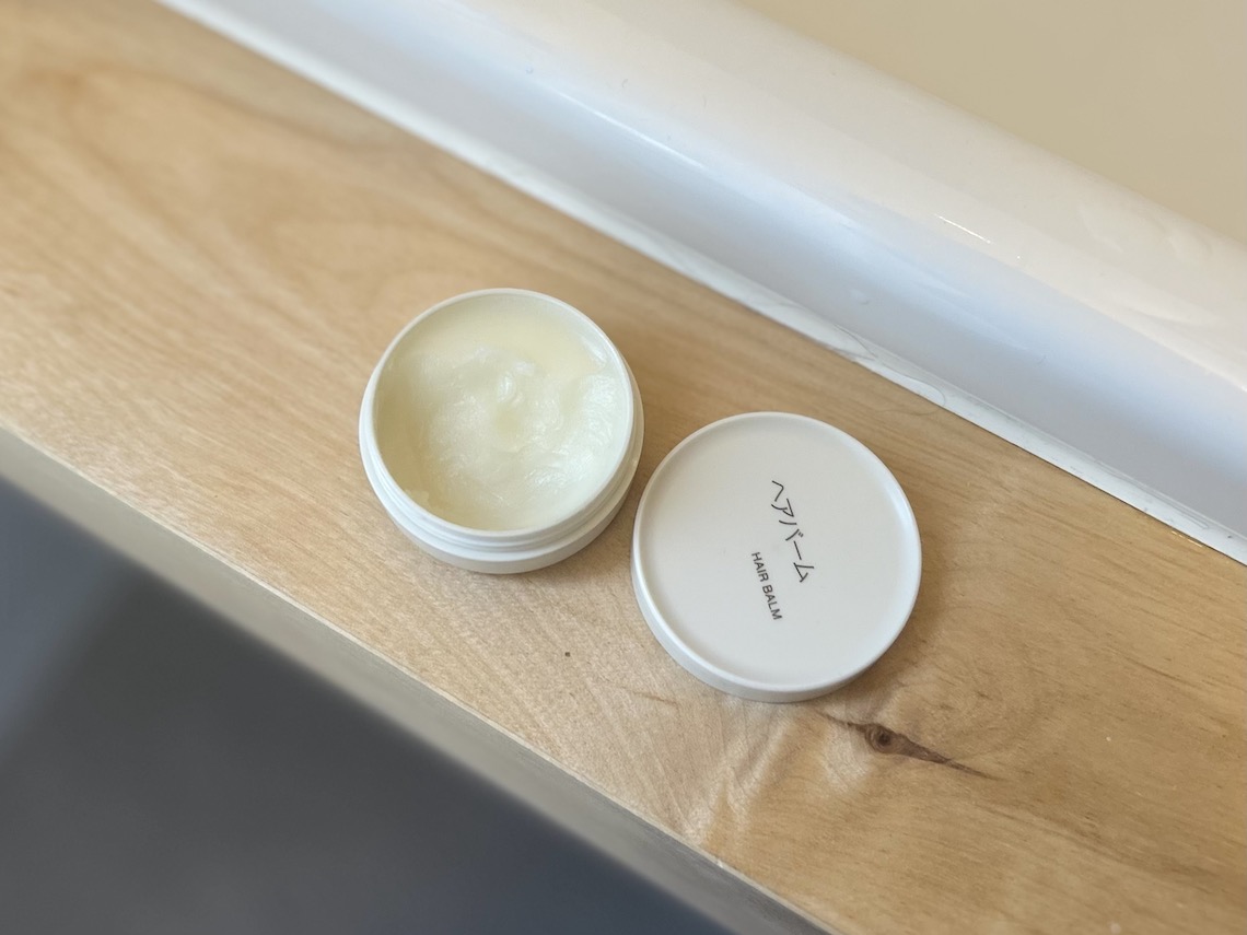 「無印良品」のヘアバーム（天然由来成分100%・790円）で、パサパサ髪がツヤッとボブに【本日のお気に入り】