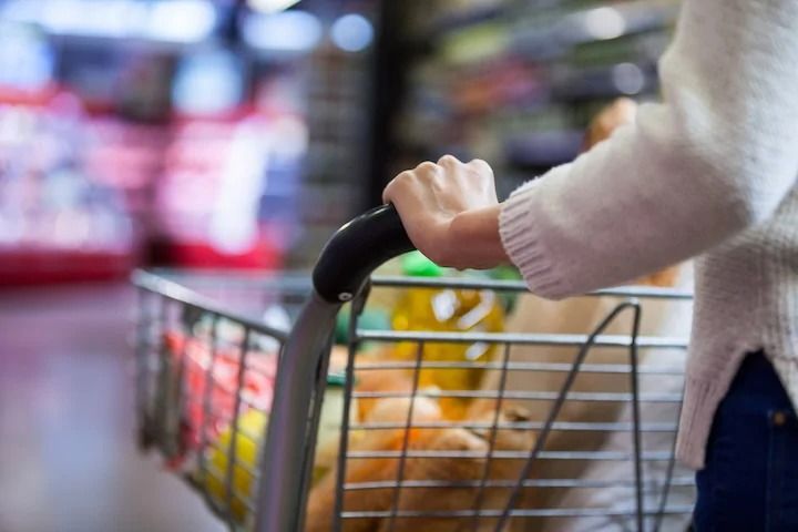 もう値上がりのニュースなんて見たくない…！「節約疲れ」を感じてばかりで我慢も限界に