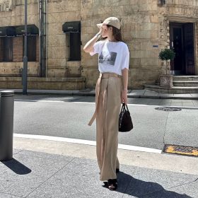 「オトナのTシャツ」きれいめコーデ集！ プリントTやロゴTを洗練させるコツがあった