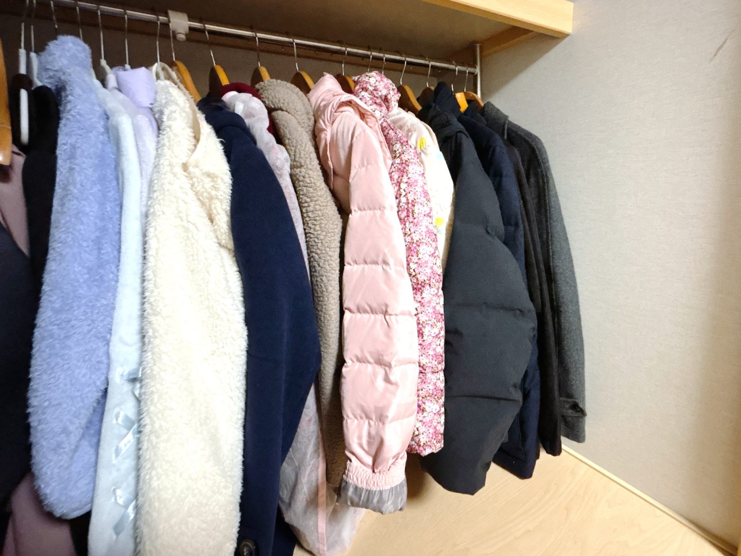 【ニトリのおすすめ】「縦横伸縮ハンガーラック」で大量のコート類をクローゼットから押し入れへお引っ越し！