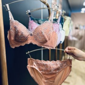 40代2歳児の母が久しぶりに「レース付き下着」がいいかもと思った理由。トリンプ「AMOSTYLE」発！「ブラ＆ショーツ」セットで3,000円台
