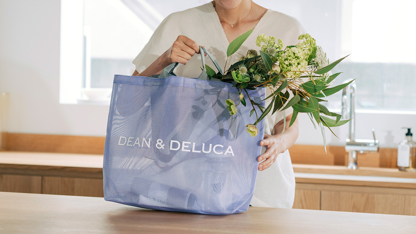 【DEAN&DELUCA】今年は爽やかなライラックカラー！毎夏好評のメッシュトート、新作は6月17日に数量限定発売