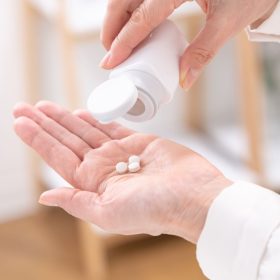 【管理栄養士に聞く】「サプリメント」との安全な付き合い方。注意が必要なのはどんな時？実は約3分の1の人が利用中！