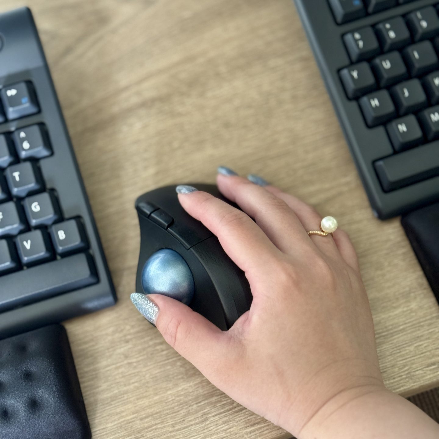 手首を動かさずに操作できて疲れにくい！「ロジクール」のワイヤレスマウスはデスクワーカーの救世主！【本日のお気に入り】