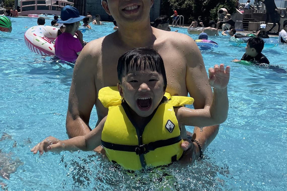 水遊びには「モンベル」の子ども用ライフジャケット一択！海や川、プールで大活躍【本日のお気に入り】