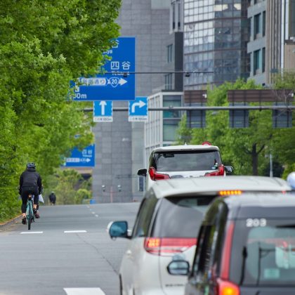 「自転車で車道を走ってヒヤッとした」人は9割も！自転車違反の罰金へのリアルな意見