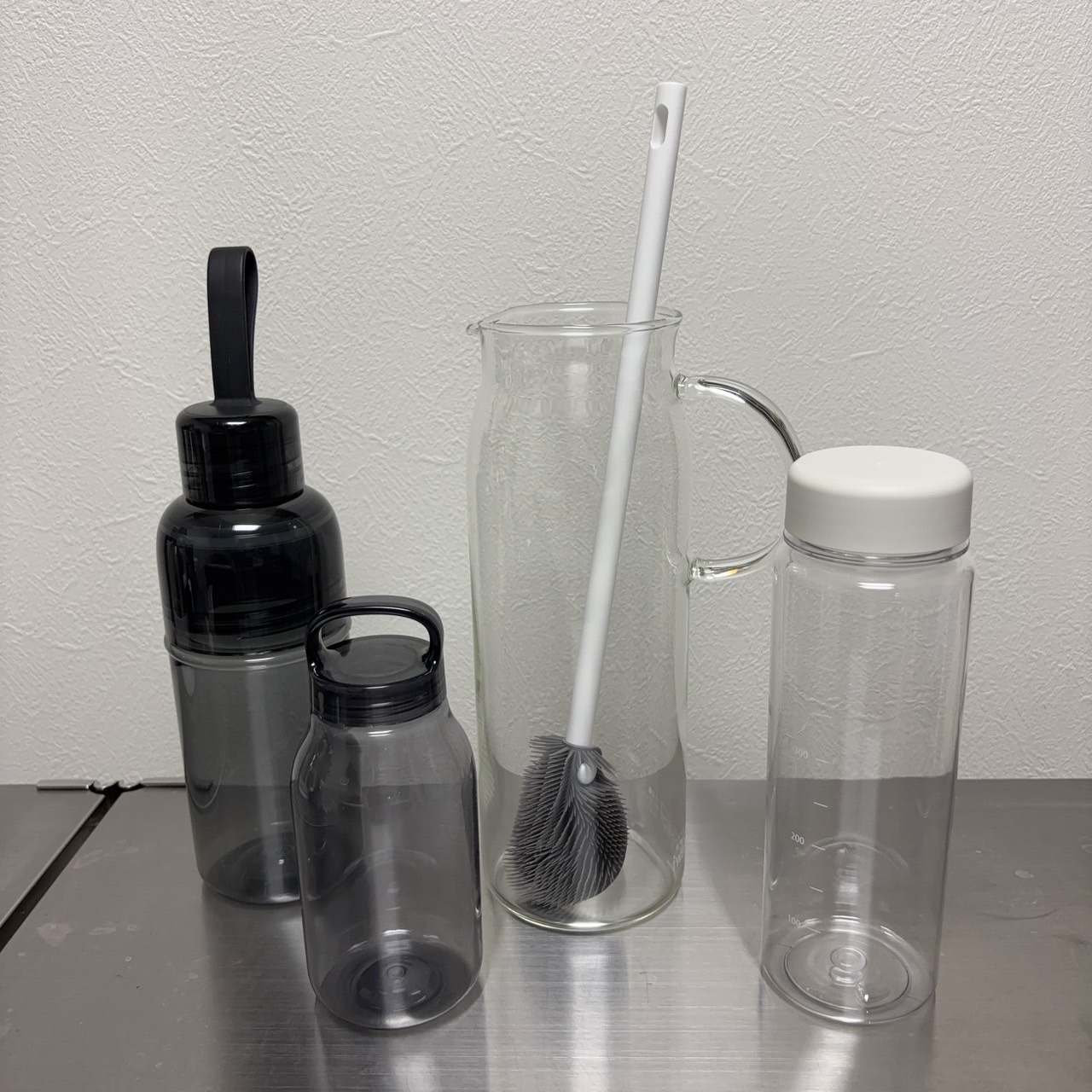 麦茶ポットや水筒の底やカーブが劇的に洗いやすい！ヘタらないプラスチック製ブラシはスポンジとはひと味違います【本日のお気に入り】