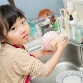 三姉妹の「なんで私ばっかり…」を解消！5歳・9歳・11歳はどんなことができる？【我が家の家事お手伝いルール】