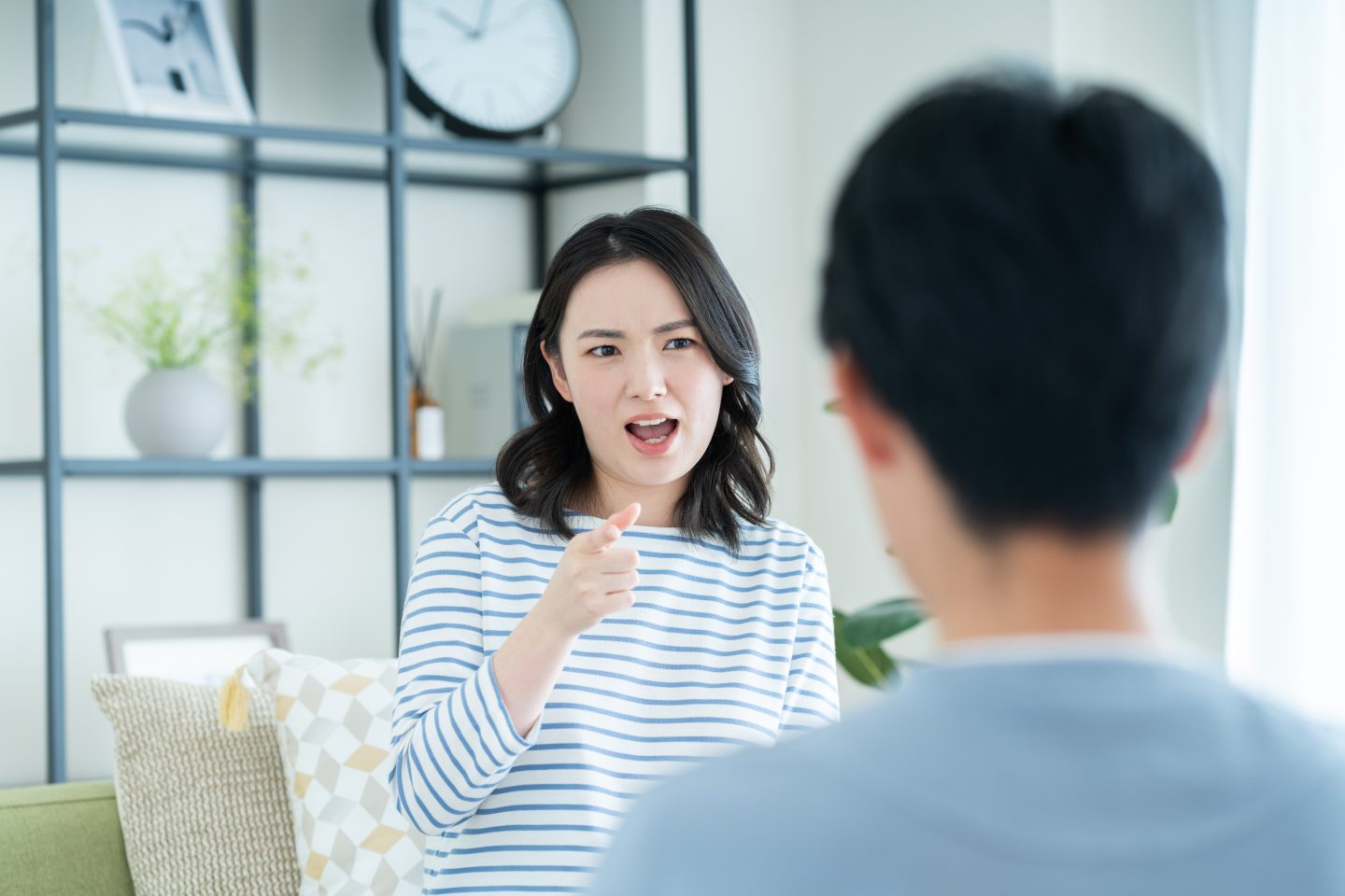 【夫に聞いた】なんかいつもイライラしてない⁉ もうちょっと優しくして…？「モヤッとする妻の口癖」