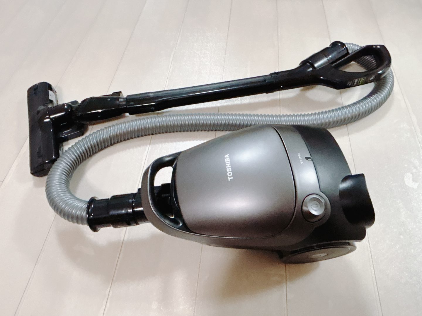 まだ使ってるの？とは言わせない。掃除のプロがあえて「コード式の紙パック掃除機」を愛用する理由