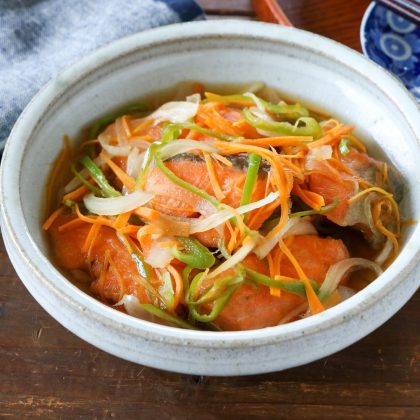 下味不要で簡単！「甘塩鮭の南蛮漬け」【フライパンでパパッと魚料理＃15】