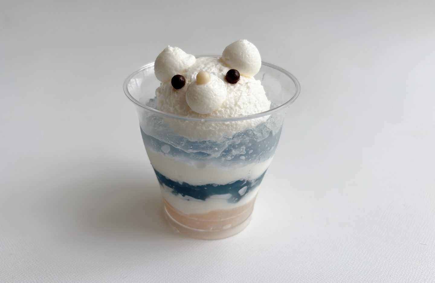 「シャトレーゼ」で目が合ったら、連れて帰るしかない「ひょっこりしろくまの白桃ソーダゼリー」