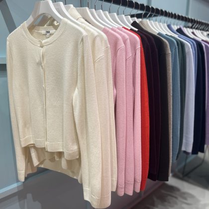 ニットなら「ユニクロ」！洗える、カラバリ豊富、流行のシルエット、重ね着と「使える」アイテムに