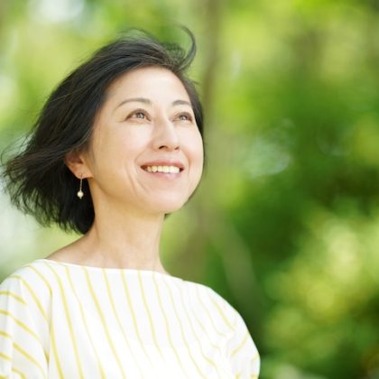 50歳を過ぎて「やめてよかった」と思うこと。白髪染めや人付き合いはいつまで続ける？