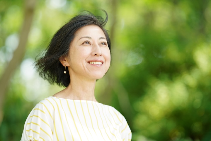 50歳を過ぎて「やめてよかった」と思うこと。白髪染めや人付き合いはいつまで続ける？