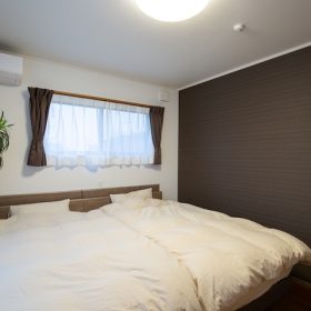 「夫婦の寝室は別」が5割弱も！気になる「一緒に寝ない」理由は？【妻に聞いた】