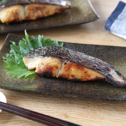 漬けて焼くだけ！「さわらの西京焼き」ぶり・鮭などでも【フライパンでパパッと魚料理＃16】