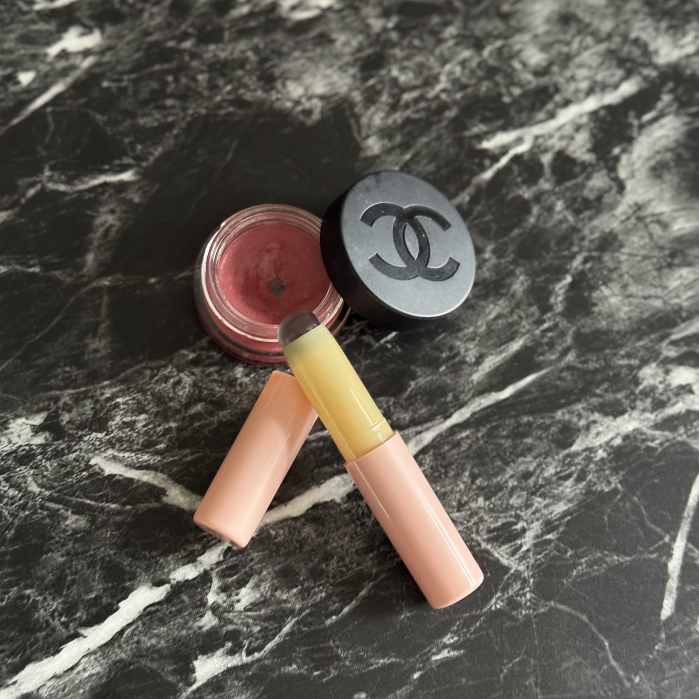 【ダイソー】韓国で流行りの「シリコーンリップブラシ」がなんと110円!使い方や韓国ブラシとの比較も