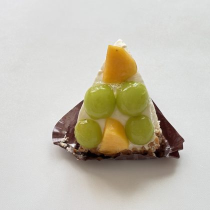 「シャトレーゼ」HP未掲載の幻ケーキ「フルーツボンブ（シャインマスカットと柿）」にマニア歓喜！柿を使った新作がかわいすぎ