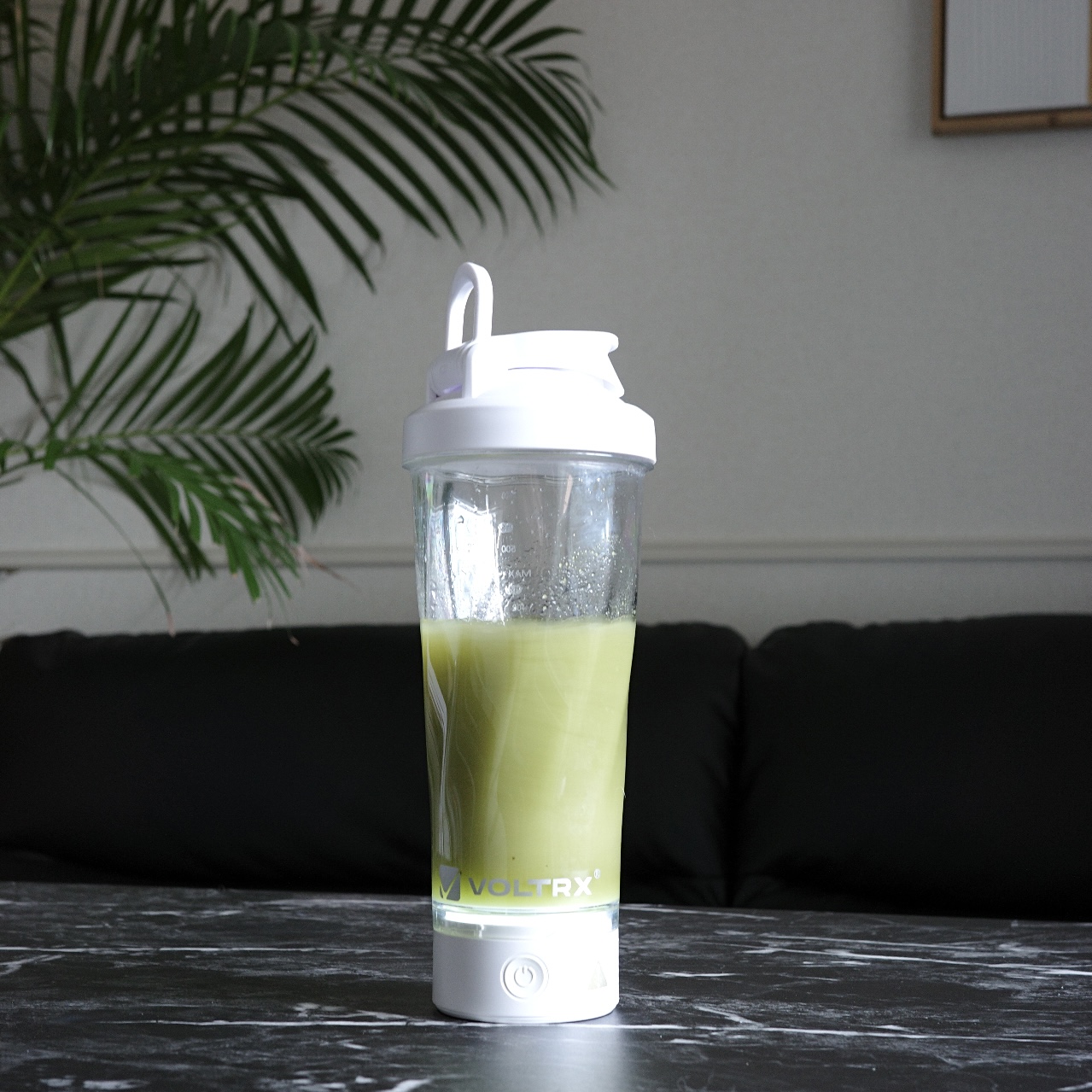 もう手動には戻れない!「電動シェイカーボトル」ならプロテインやスムージーが30秒で完璧な滑らかさに【本日のお気に入り】