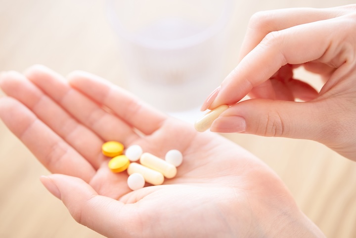 食事にサプリをプラスする?みんなが摂っているサプリは?摂らない理由は?