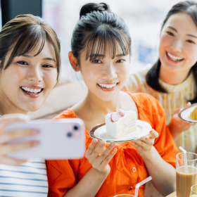 「映え」を意識する人にモヤモヤするのはなぜ？SNS時代「写真優先」は当たり前でしょうか