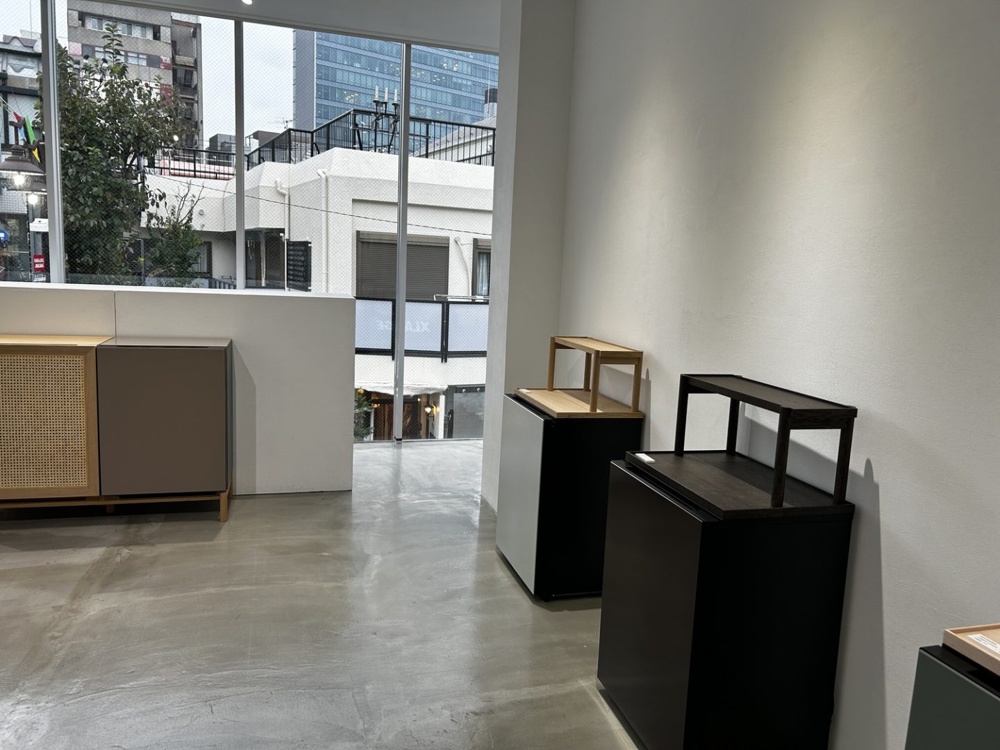 日立とカリモク家具による冷蔵庫「Chiiil with Karimoku」、新モデルが「DESIGNART TOKYO 2025」でお披露目に